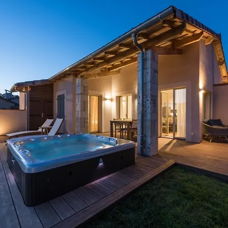 Domaine De La Durantie - Avec Jacuzzi 卡斯特尔诺-德蒙特米尔